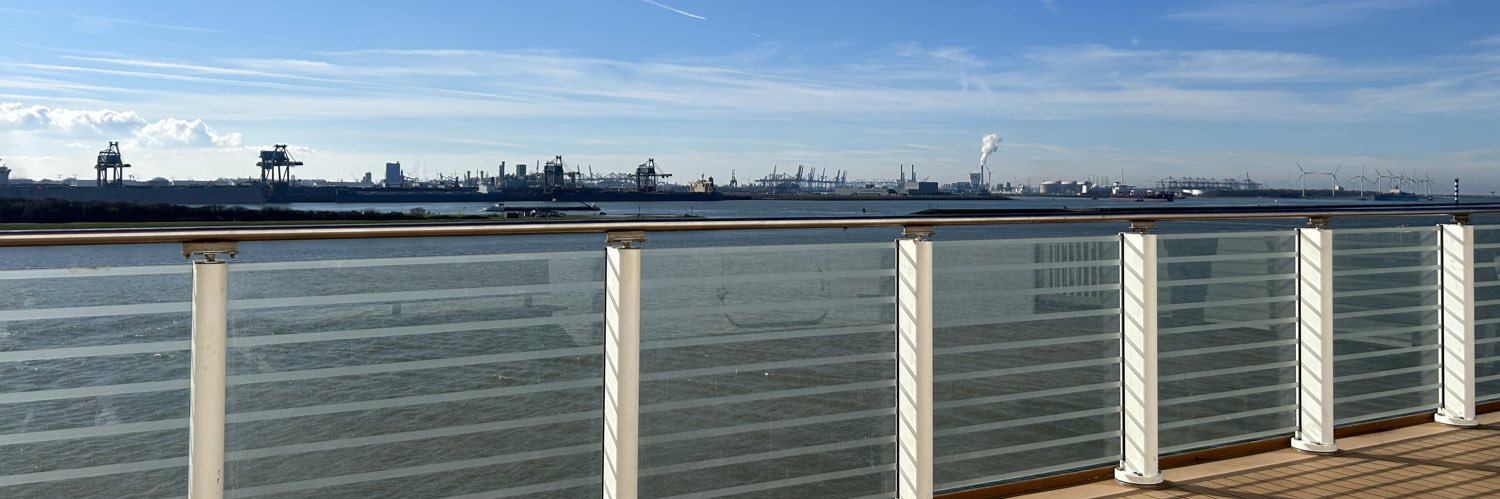 Nina van Markwijk 💙 banner