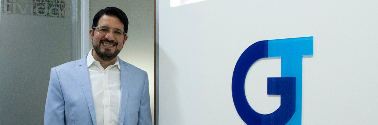 Santiago Leon banner