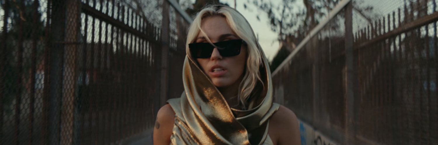 neverbemecyrus's profile banner image