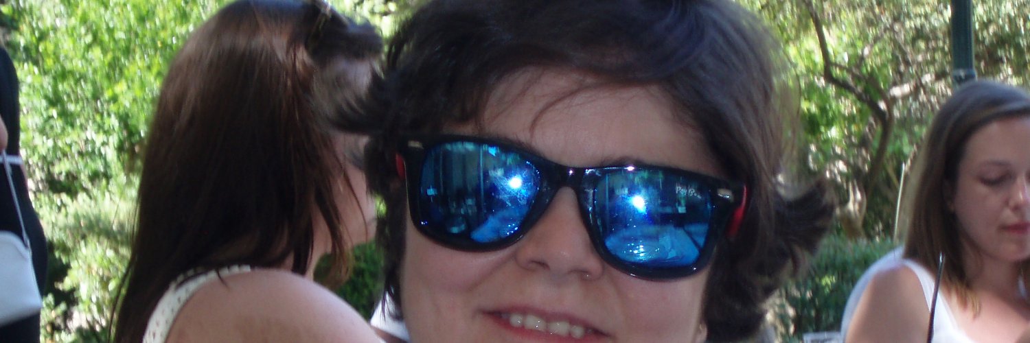 laurapotes's profile banner image