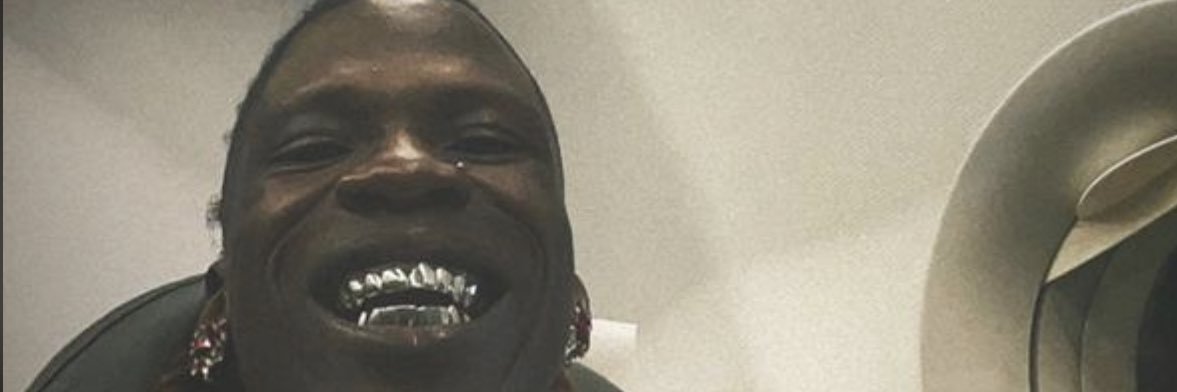 Akinola timsel banner