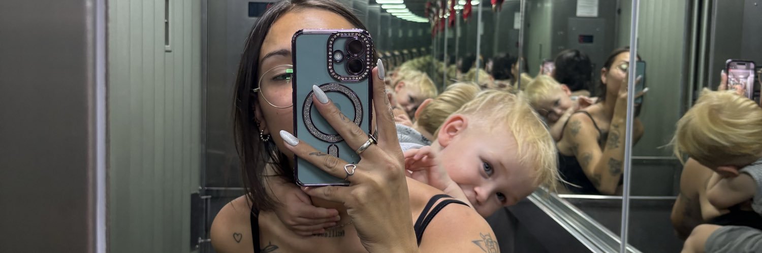 pamelalescano__'s profile banner image