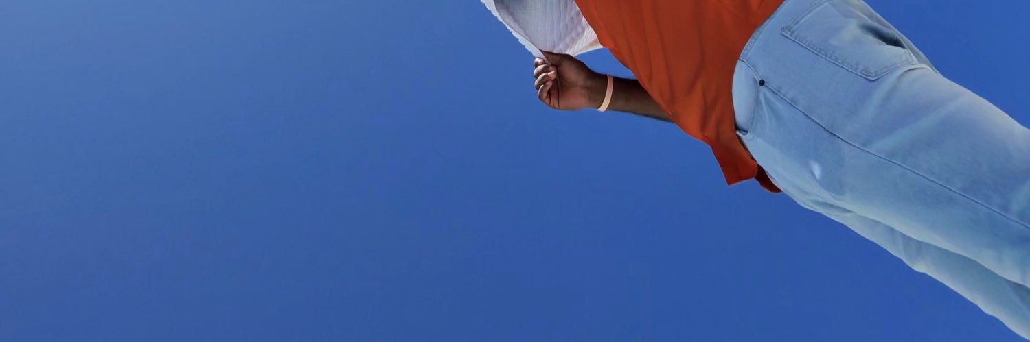 T banner