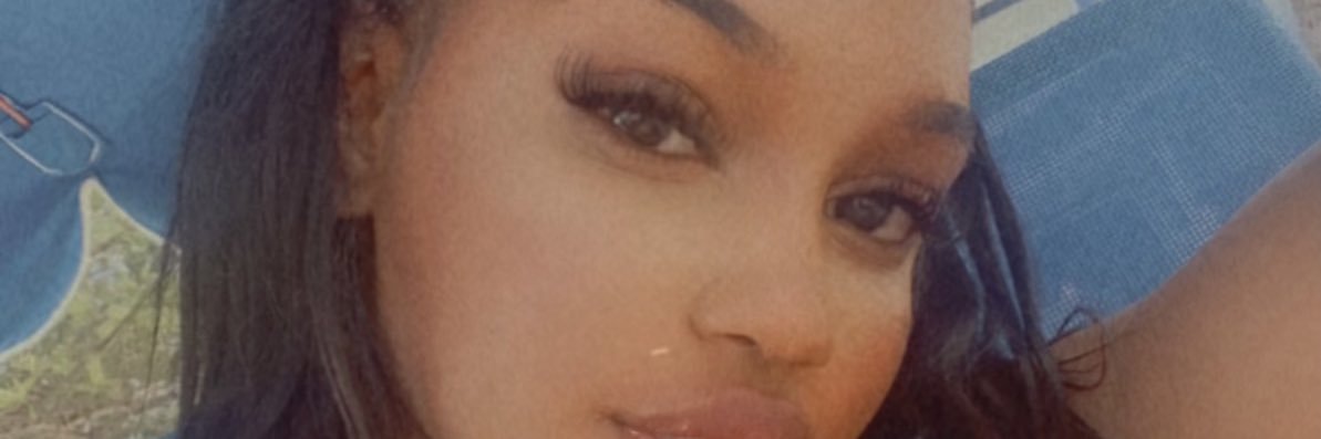 queeenroe's profile banner image