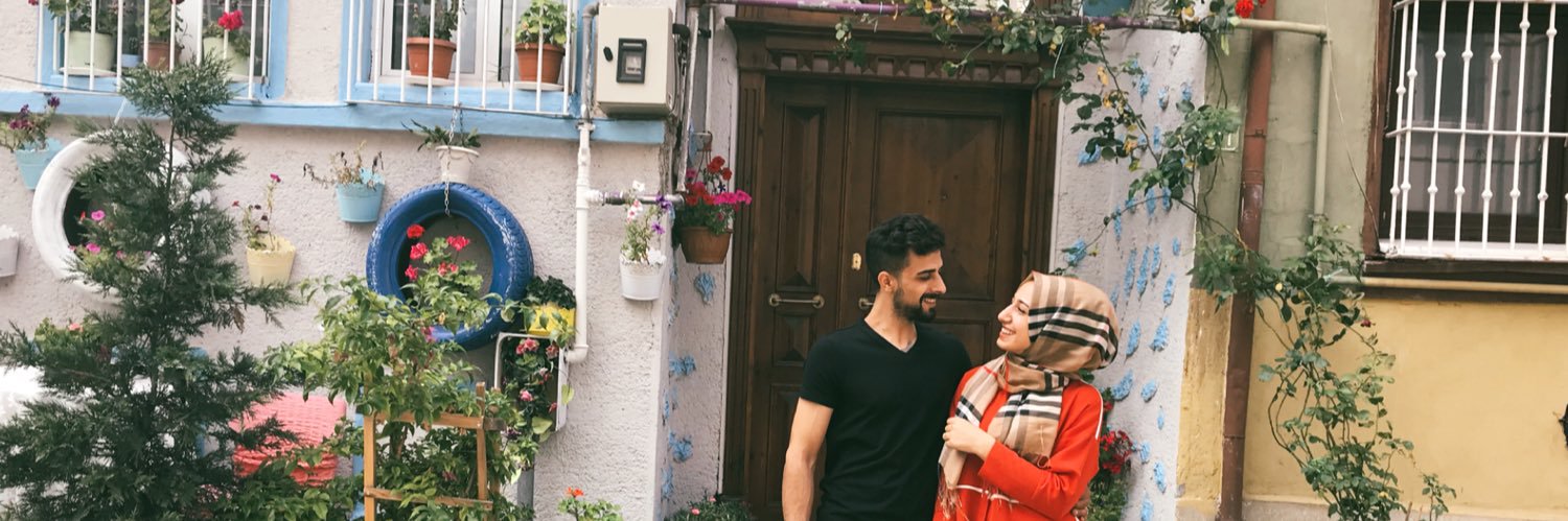 gulcan_celikk's profile banner image