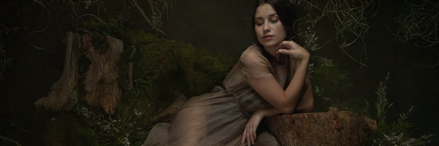 iPaulina's profile banner image