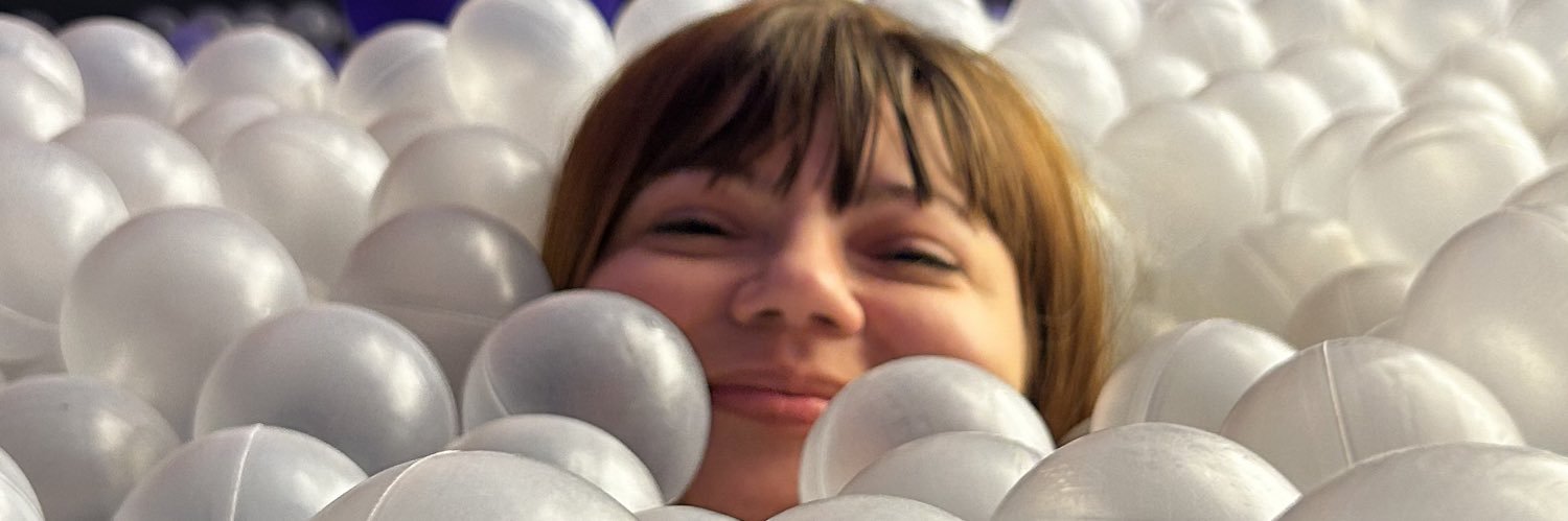 mayraisis's profile banner image