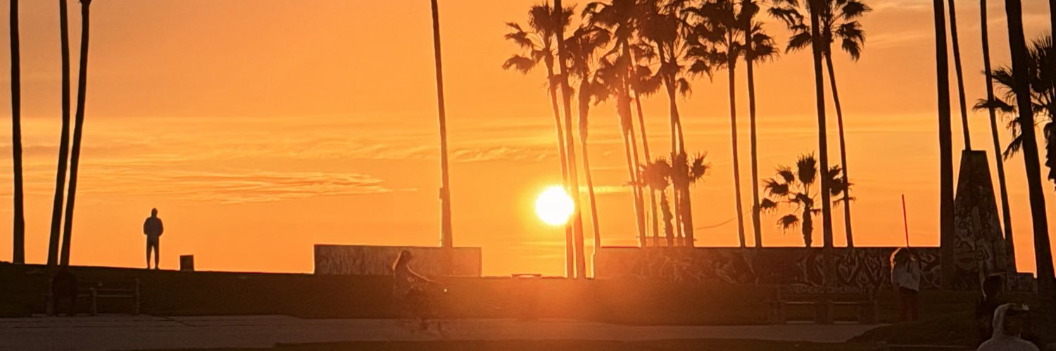 chloooeeg's profile banner image