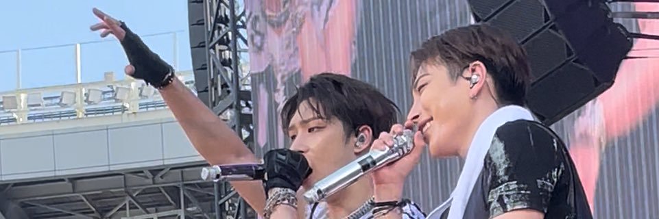 con8nie1's profile banner image