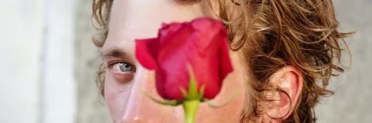 feenrosly's profile banner image