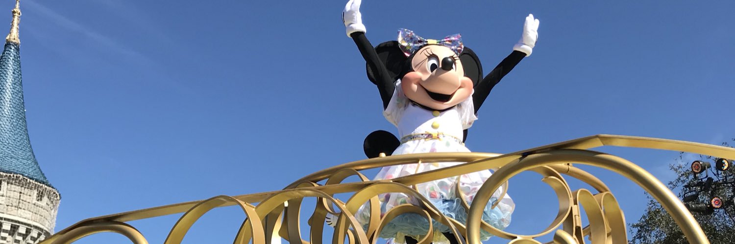 LauManzoli's profile banner image