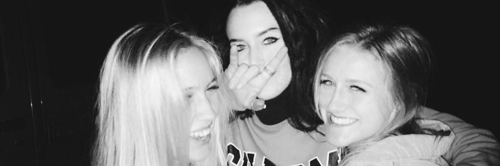 daiseverett's profile banner image