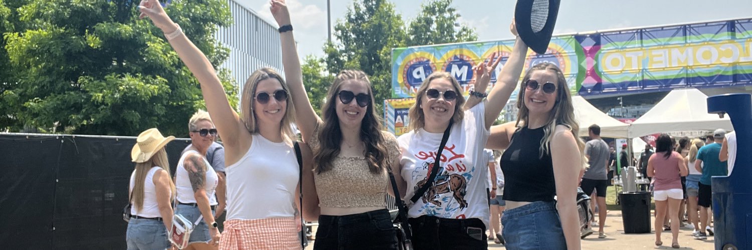 Leslie__92's profile banner image