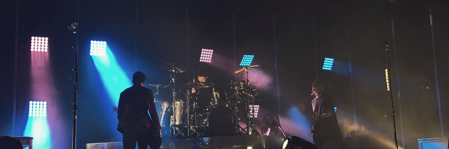 fangirlingfever's profile banner image