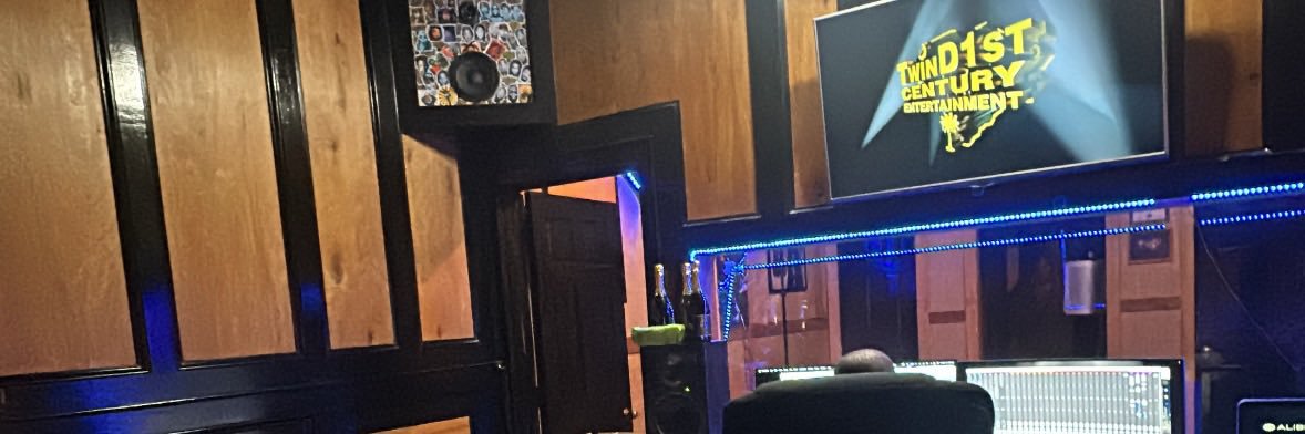 twind1st's profile banner image