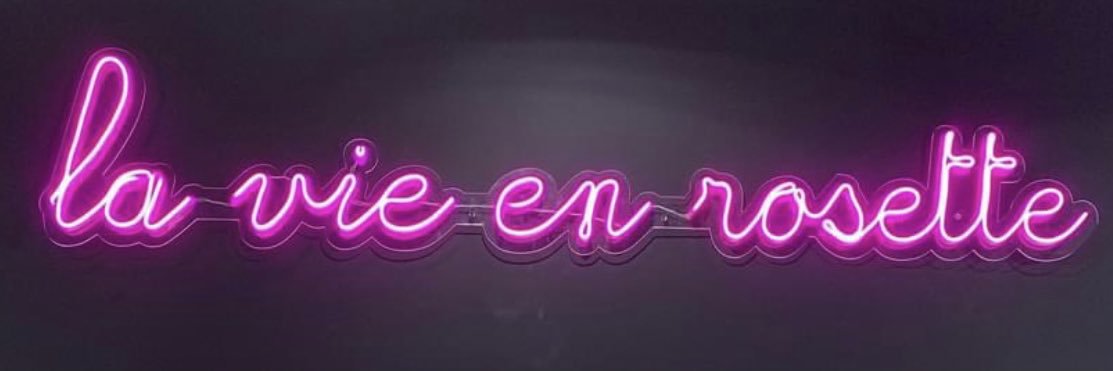 lauradavys's profile banner image