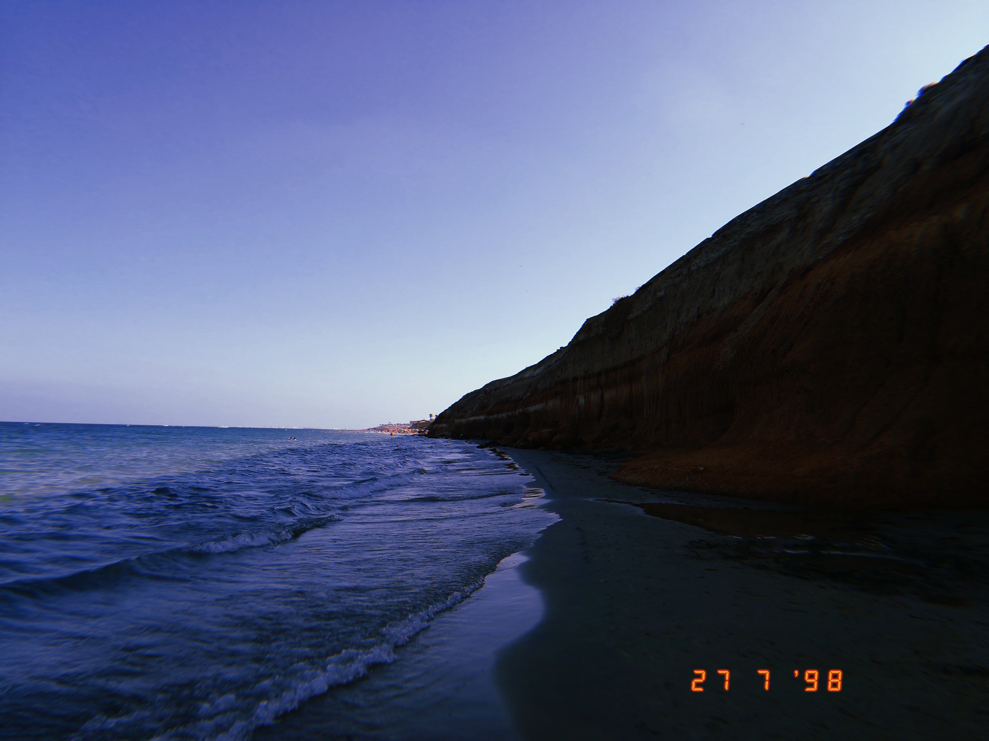 anadelamorm's profile banner image