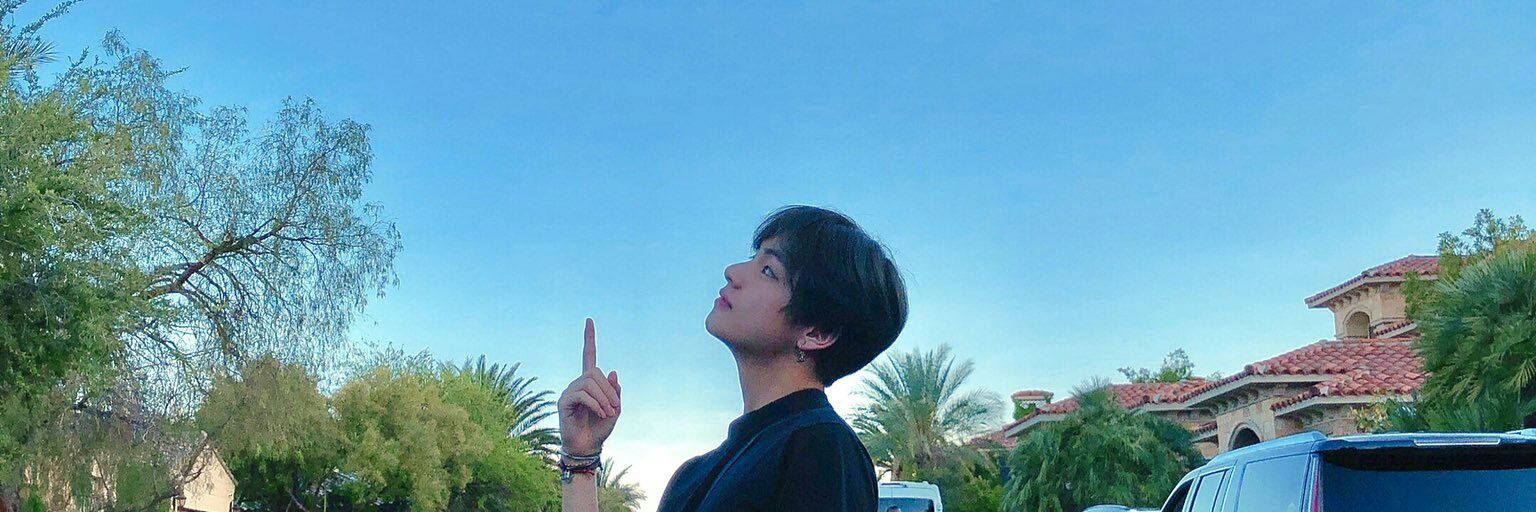bellaagystin's profile banner image