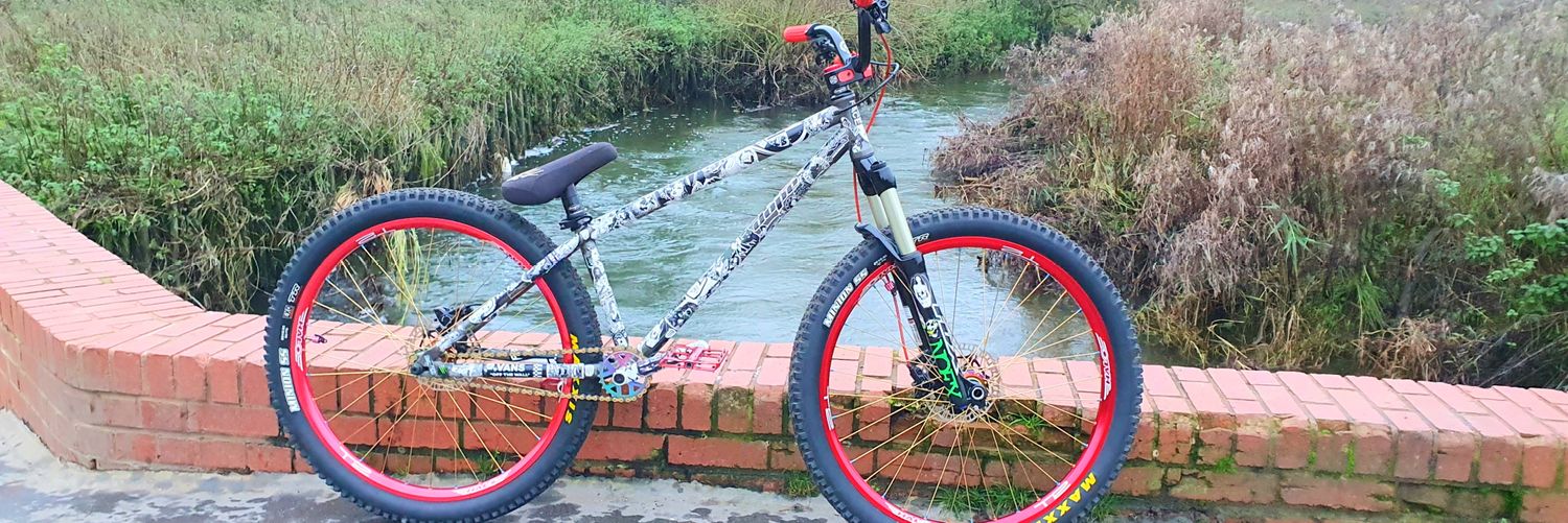 ChЯis ダルコ banner