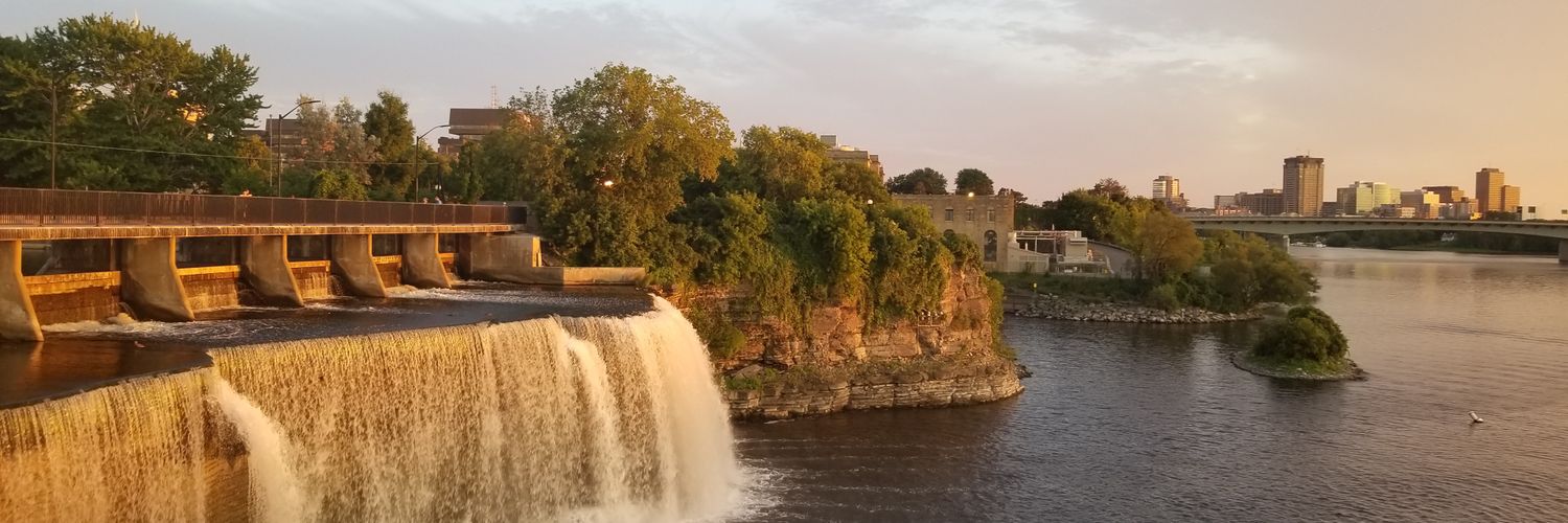 Laura (she/her) banner