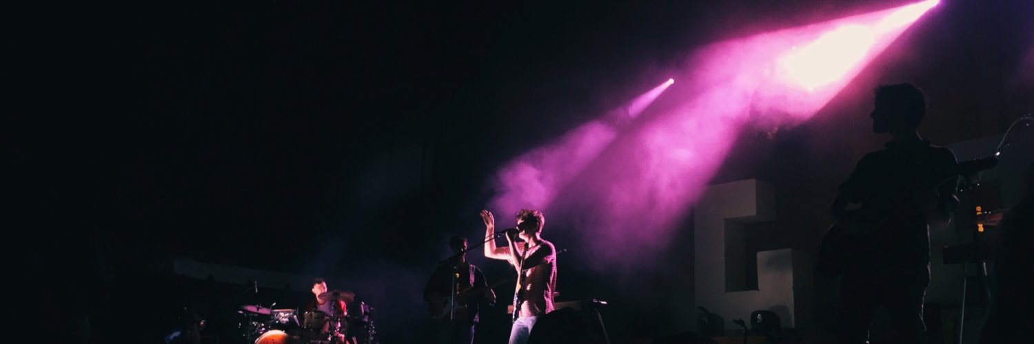 karinaasuarez_'s profile banner image