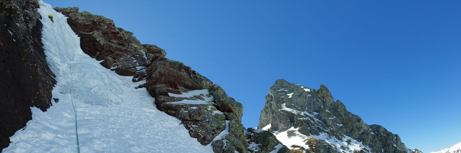 deustukua's profile banner image