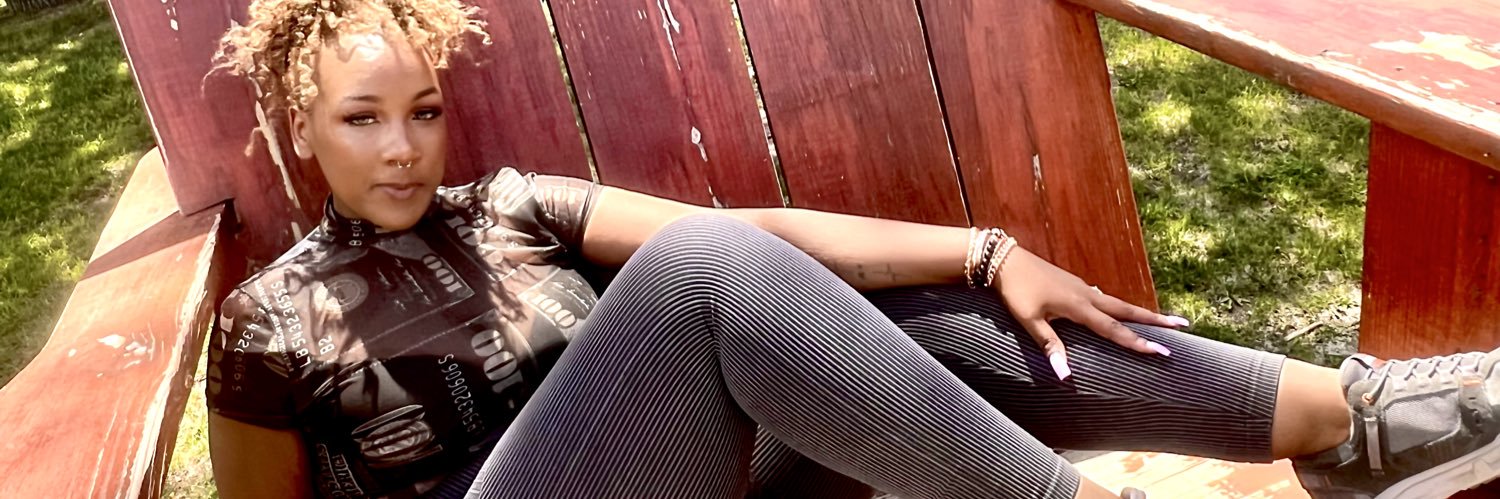 VickyWithTheT's profile banner image