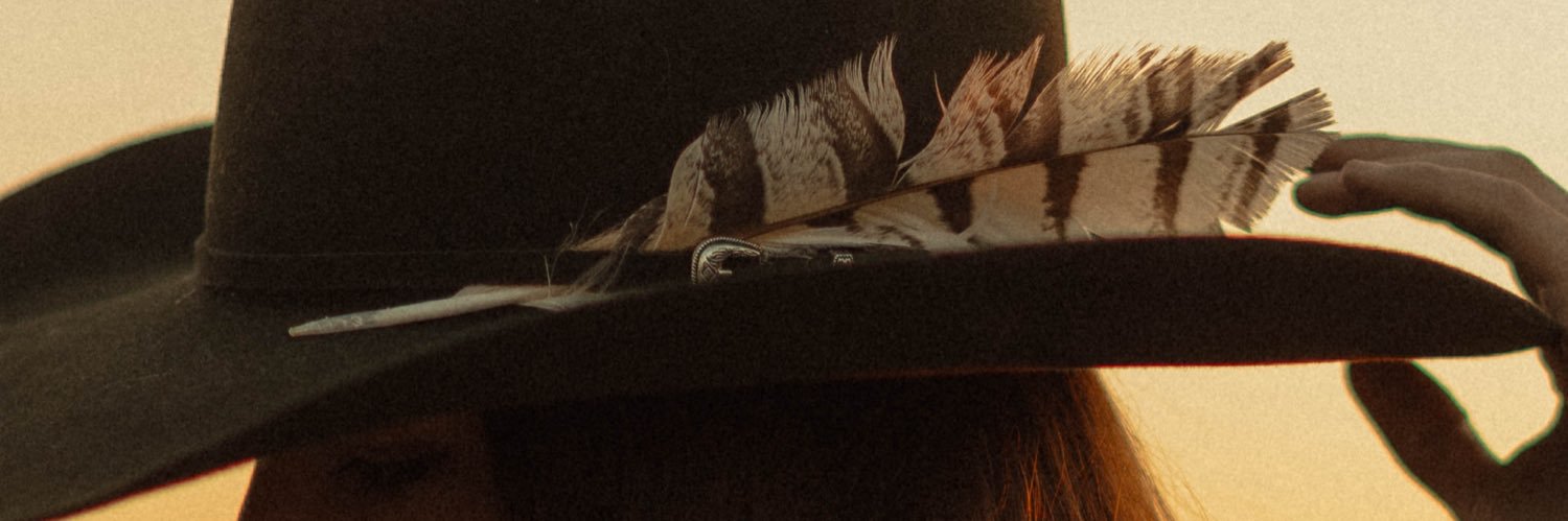 avaparris's profile banner image