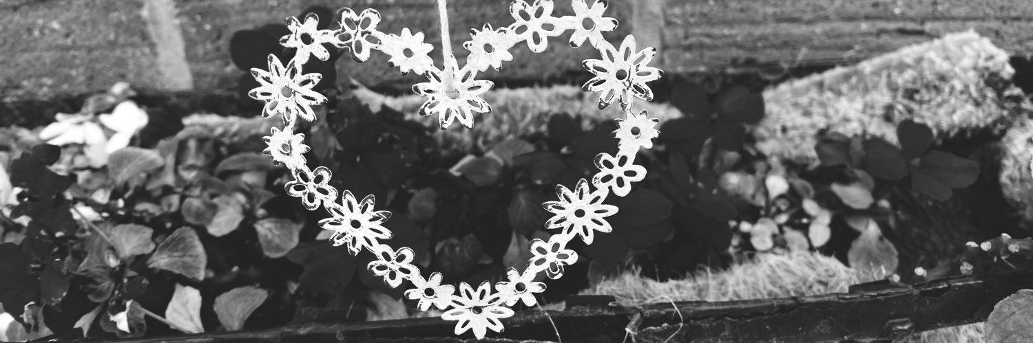leannejadedunn's profile banner image