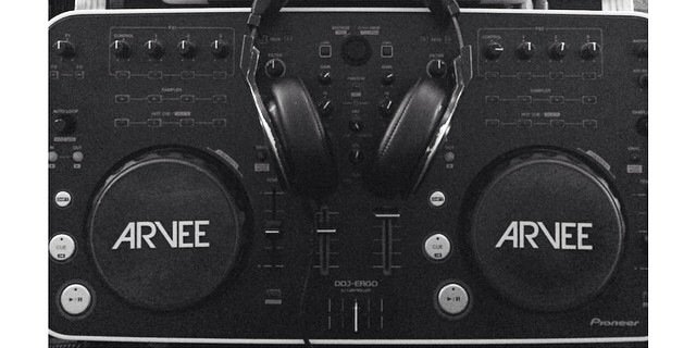 TeamArvee's profile banner image