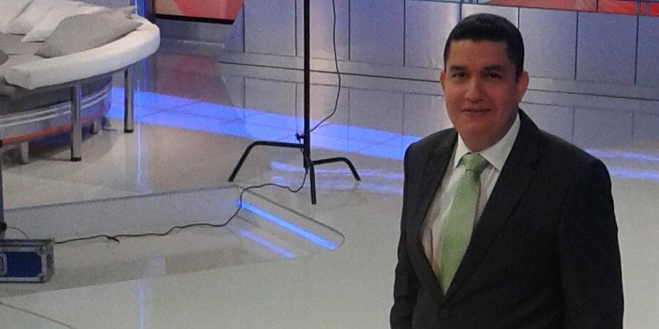 Raúl López banner
