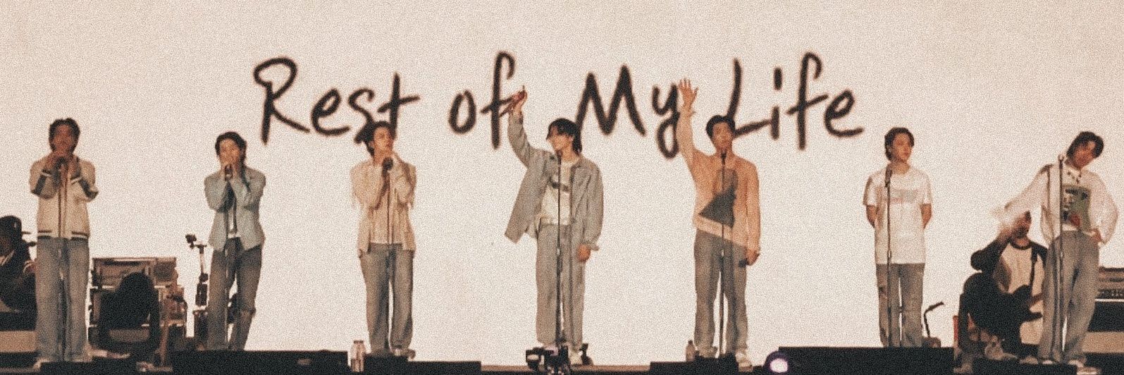 𝓜𝓸𝓸𝓷❁ ˖࣪ ֶָ֢ᴳᵒˡᵈᵉⁿ⋆ ๋ banner