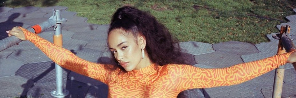 tina ✨🦂🐅 banner