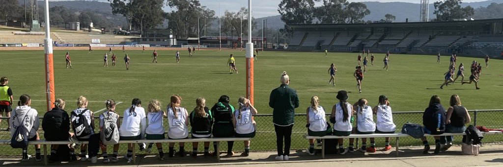 Melinda ✏️👩🏼‍💻🏈👩🏼‍🏫 banner