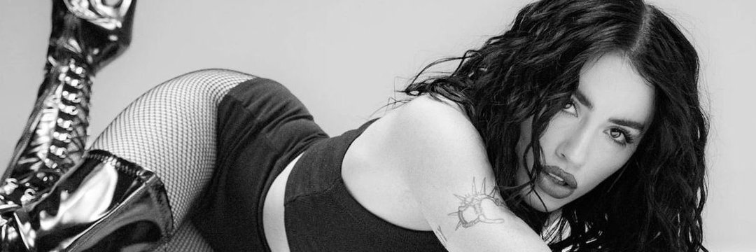 lalybynicki's profile banner image