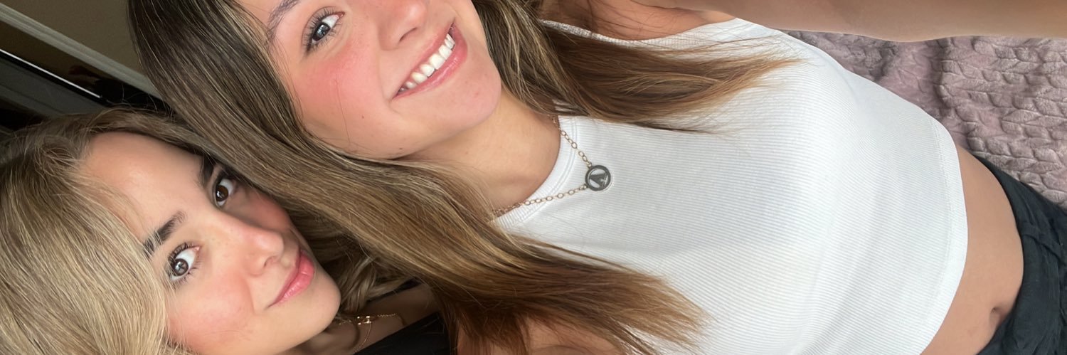 danielaleose's profile banner image
