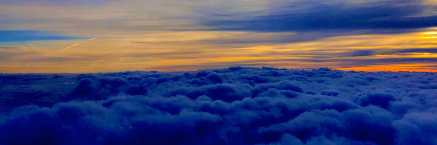 Que banner