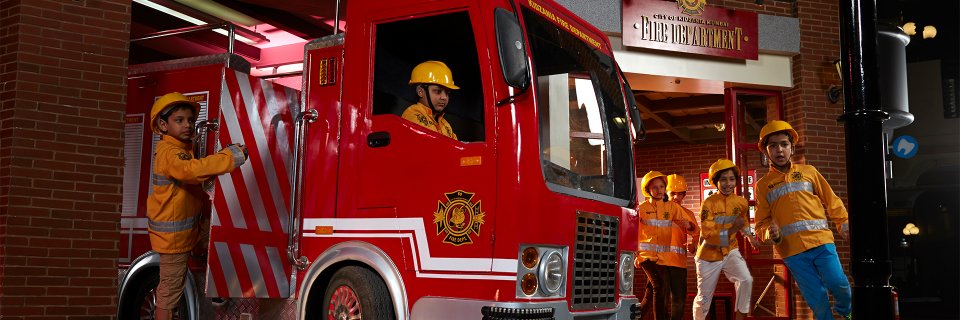 KidZania's profile banner image