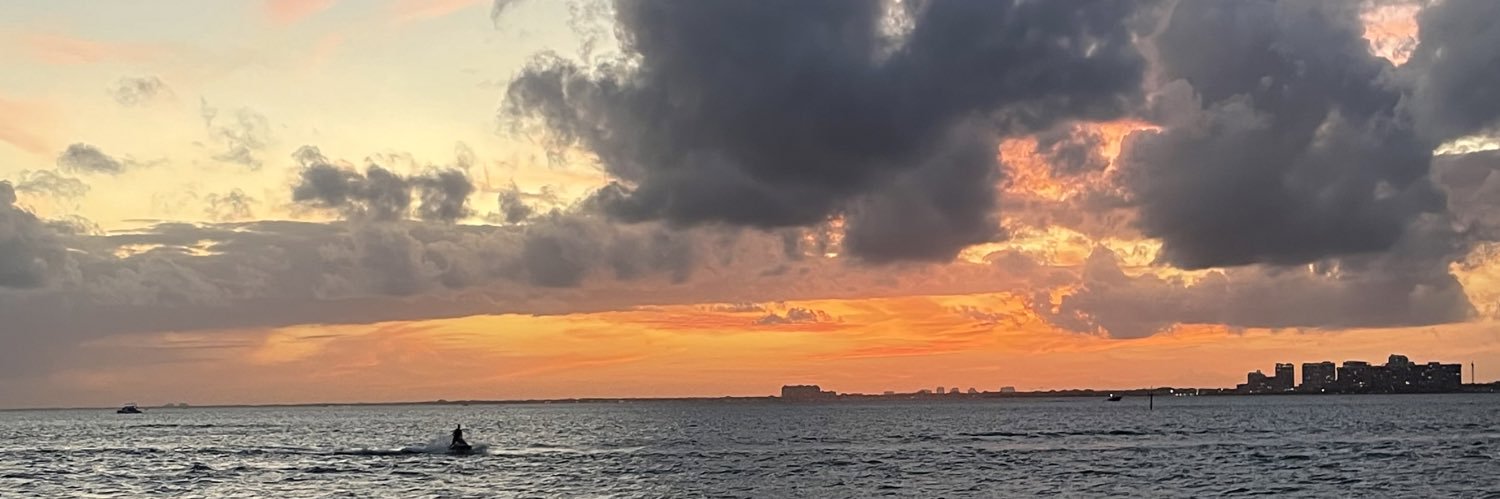 aydomz's profile banner image