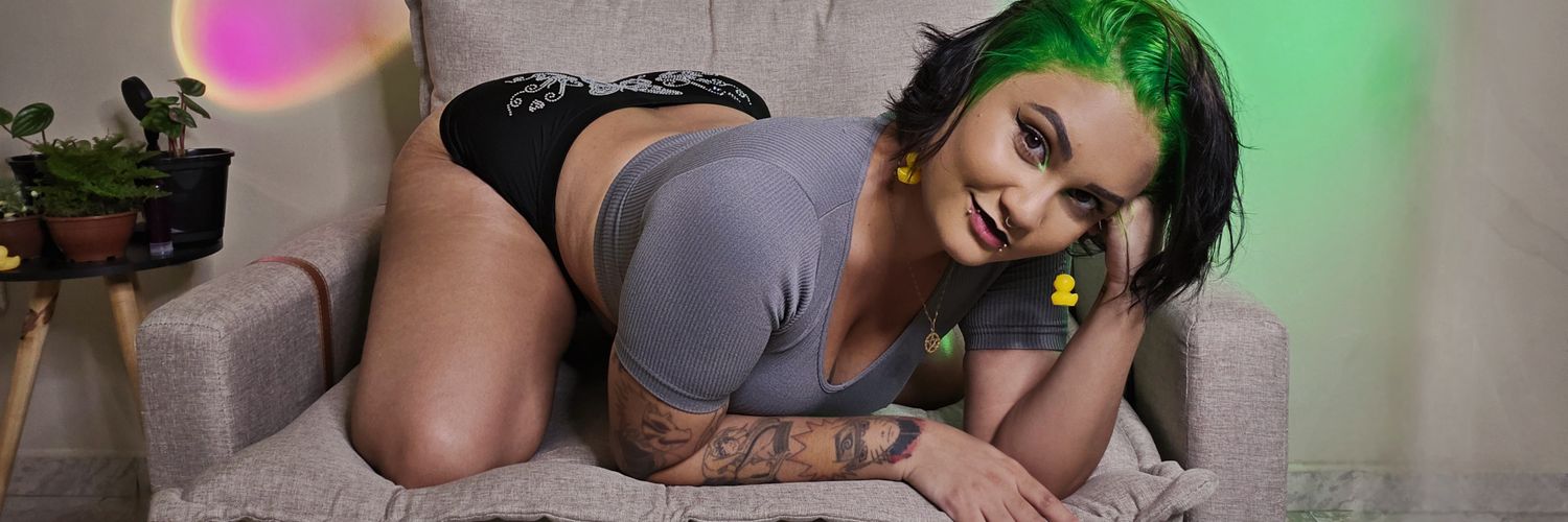 Larya Von banner