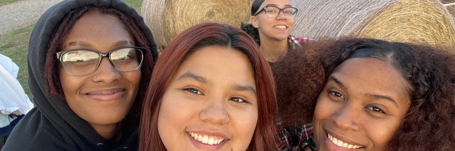 AngieValenzuela's profile banner image