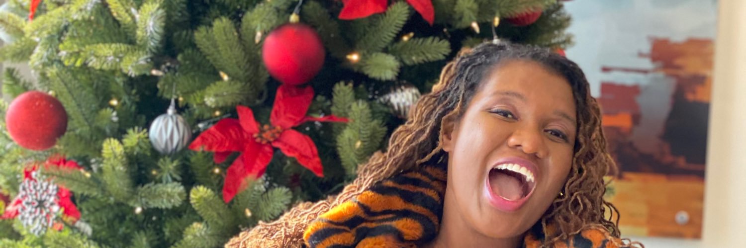 QueenVivia's profile banner image