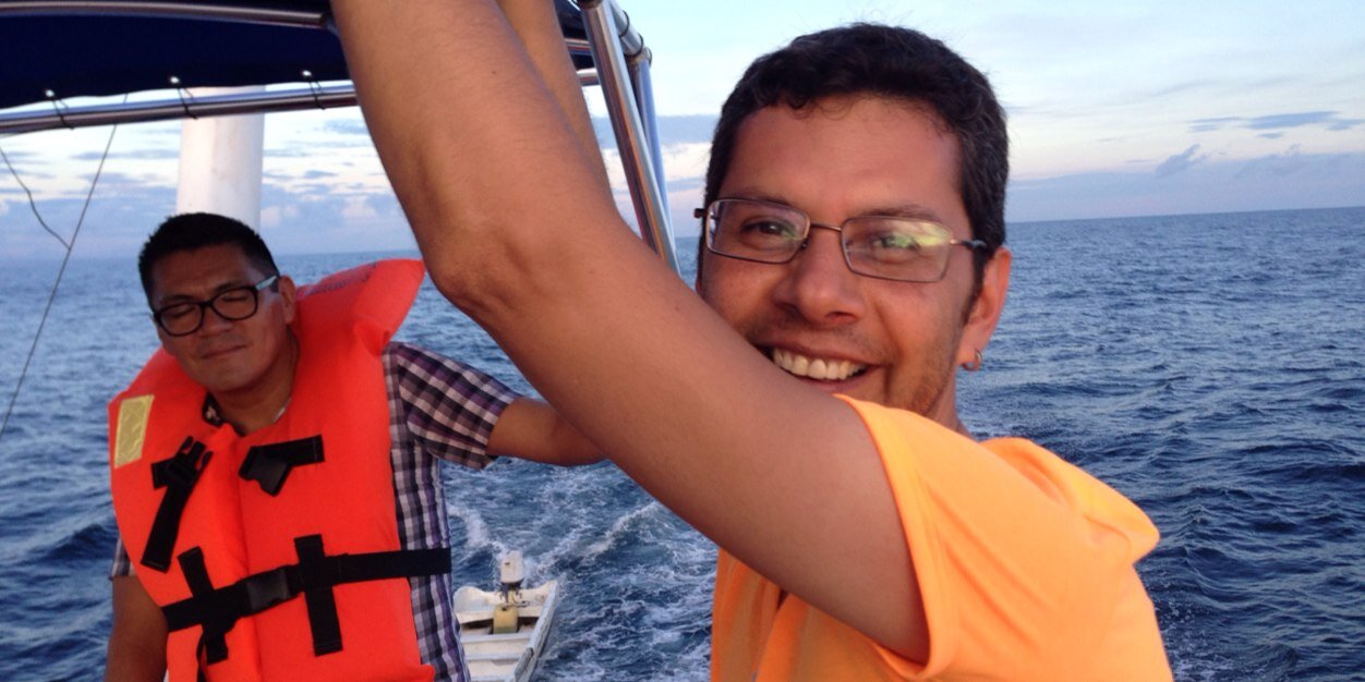 Oscar García banner