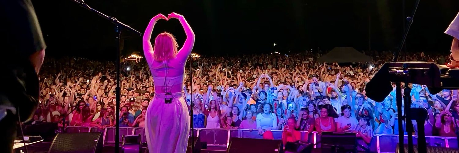 Mollystone33's profile banner image