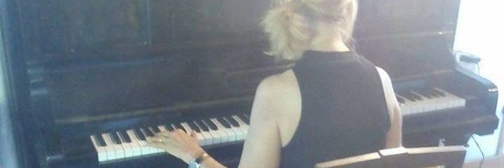 mt_mirela's profile banner image