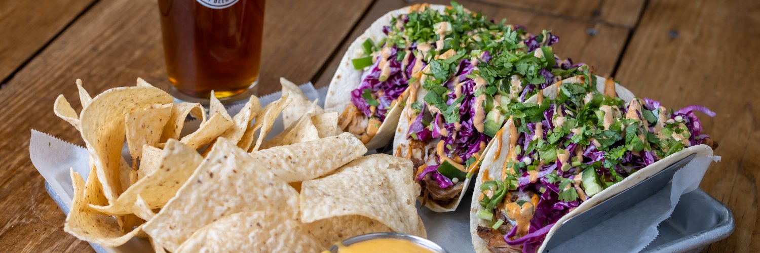 Growler Country ★ Tavern & Grill banner