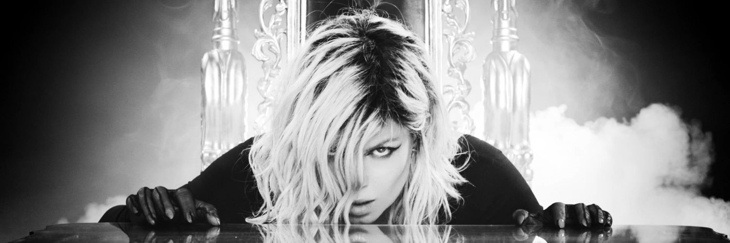 Laura Linney’s #1 stan banner