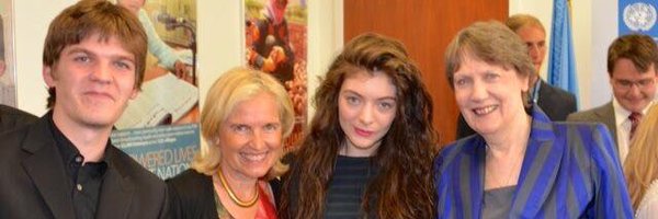 helenduring Profile Banner