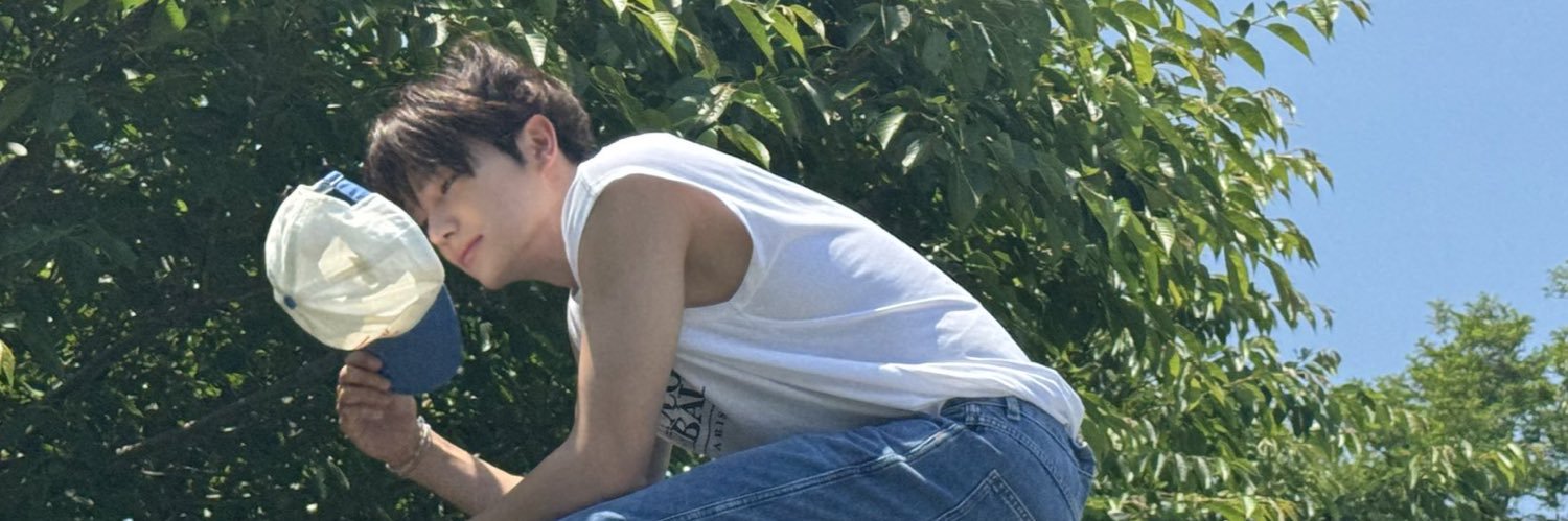 eveisvip's profile banner image