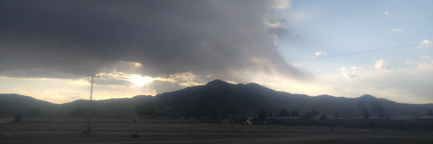 khizardawood's profile banner image